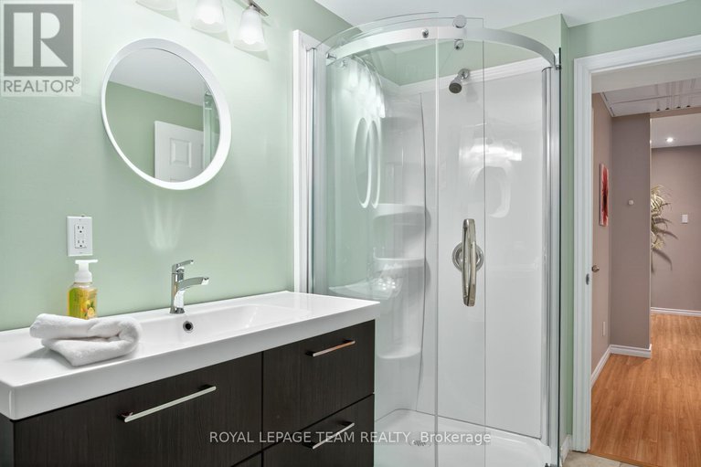 28798908/217-montfort-street/vanier/ottawa/ontario/K1L5P3_28