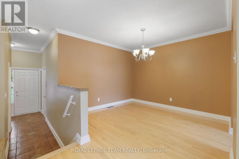 28777335/6201-arbourwood-drive/chapel-hill/ottawa/ontario/K1C7L6_7