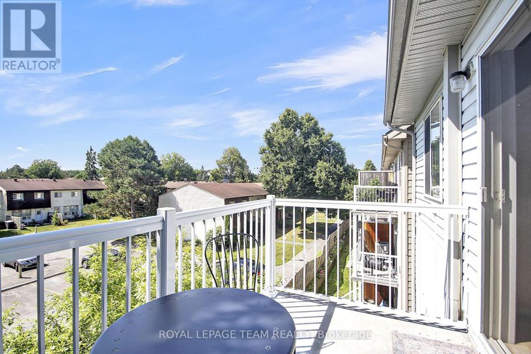 28988068/334-wiffen-private/westcliffe-estates/ottawa/ontario/K2H1G3_37