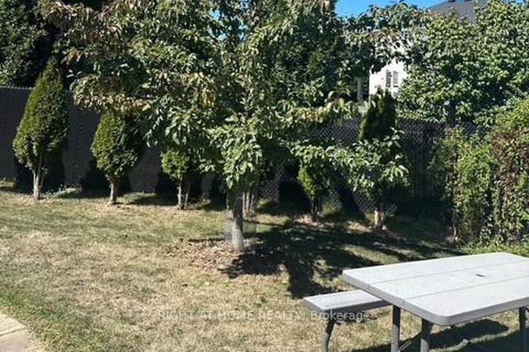 29269589/523-landswood-way/stittsville-south/ottawa/ontario/K2S0A6_5