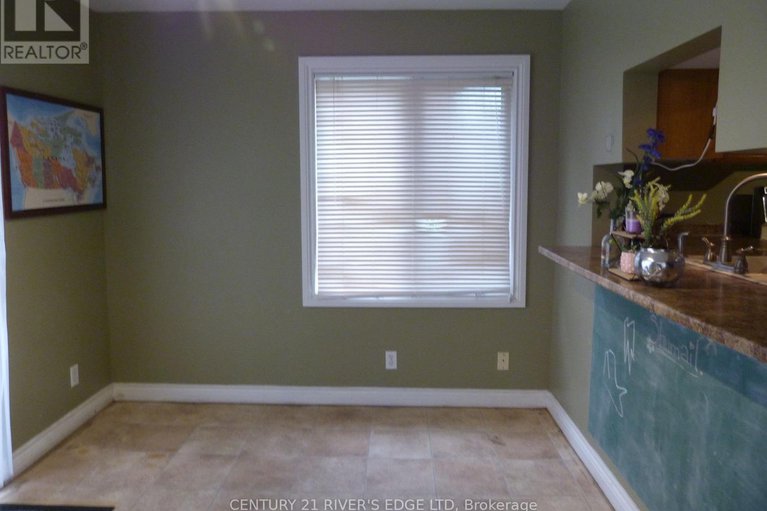 29172384/453-may-street/winchester/north-dundas/ontario/K0C2K0_15