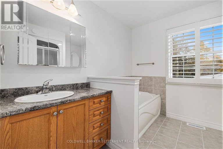 29078721/118-bay-street/drummond-n-elmsley-drummond-twp/drummondnorth-elmsley/ontario/K7C4K9_19