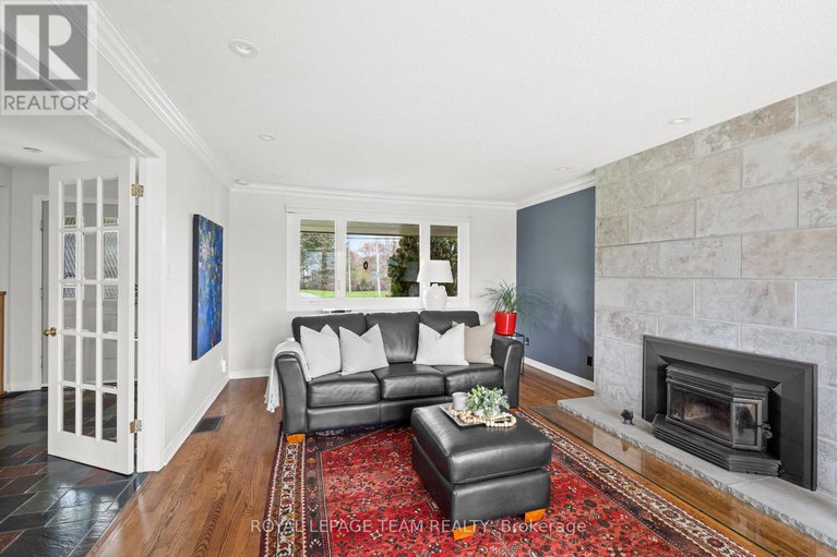 28476575/56-ryeburn-drive/riverside-southgloucester-glen/ottawa/ontario/K1V1H5_7