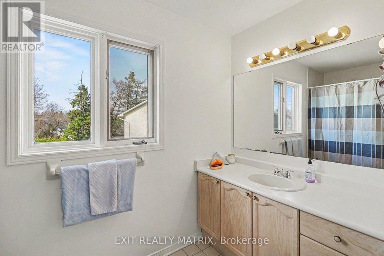 29641183/2829-gothwood-place/sawmill-creektimbermill/ottawa/ontario/K1T2V4_20