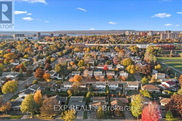 29135226/2670-stone-crescent-n/redwood-park/ottawa/ontario/K2H6Z1_6