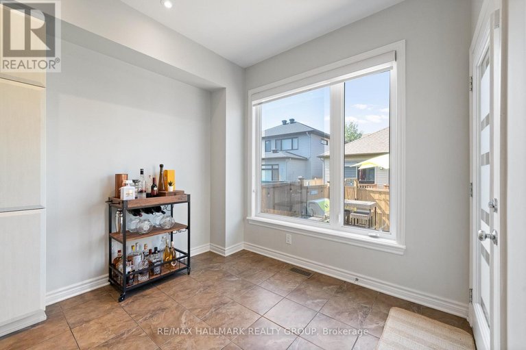 29660605/735-morningstar-way/mer-bleuebradley-estatesanderson-park/ottawa/ontario/K1W0G6_17