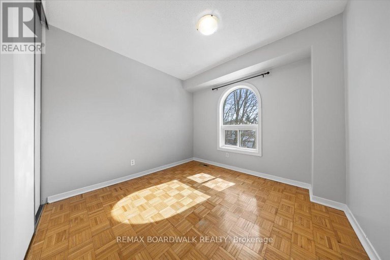 29445162/1513-thurlow-street/fallingbrookridgemount/ottawa/ontario/K4A2K9_57