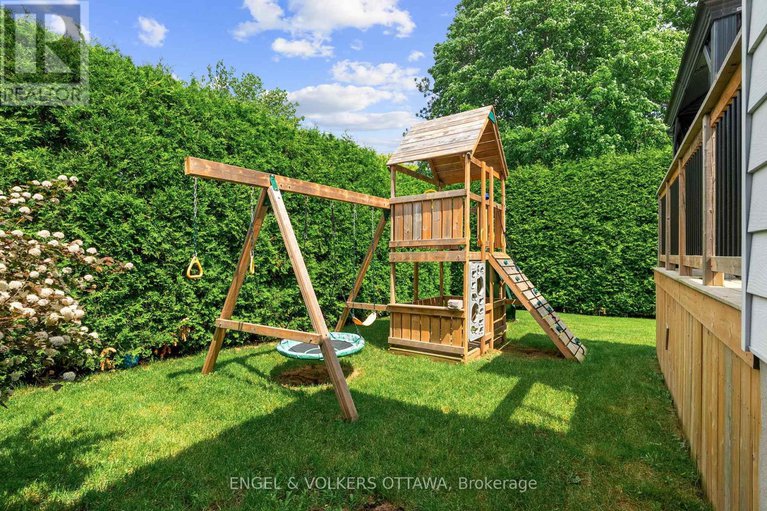 28479228/20-assiniboine-drive/borden-farmstewart-farmcarleton-heightsparkwood-hills/ottawa/ontario/K2E5R7_35