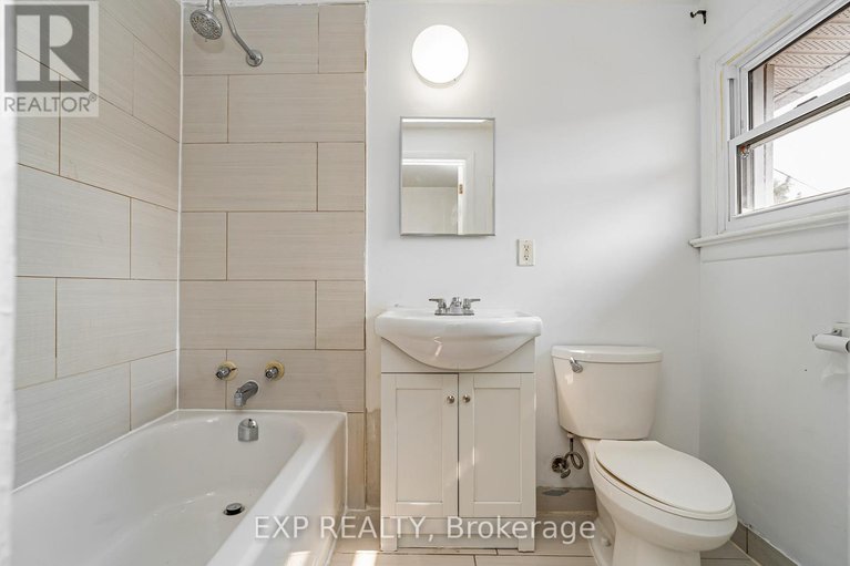 28985544/646-borthwick-avenue/castle-heightsrideau-high/ottawa/ontario/K1K2L9_14