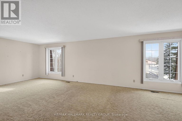 29582128/1050-plante-drive/hunt-clubwestern-community/ottawa/ontario/K1V9E6_27