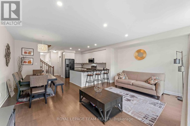 28414492/325-cosanti-drive/remainder-of-stittsville-area/ottawa/ontario/K2S2W6_13