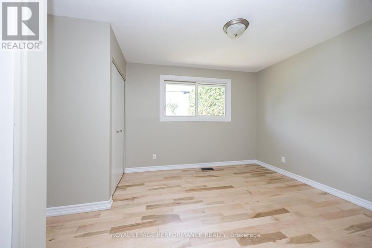 28604783/1398-jamison-avenue-s/bilberry-creekqueenswood-heights/ottawa/ontario/K1E1J5_20