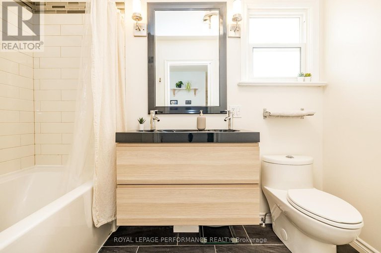 28842718/343-fullerton-avenue/overbrookcastle-heights/ottawa/ontario/K1K1K2_25