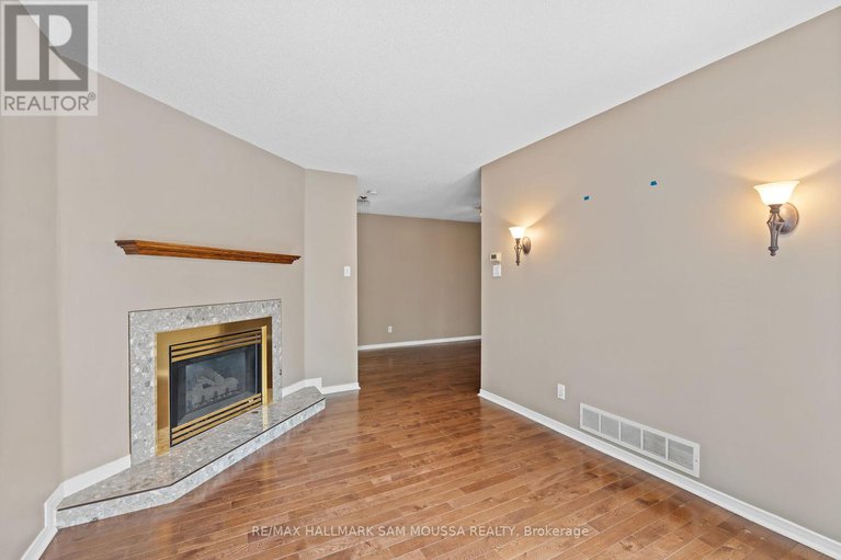 28323981/11-highmont-court/kanata-lakesheritage-hills/ottawa/ontario/K2T1B3_17