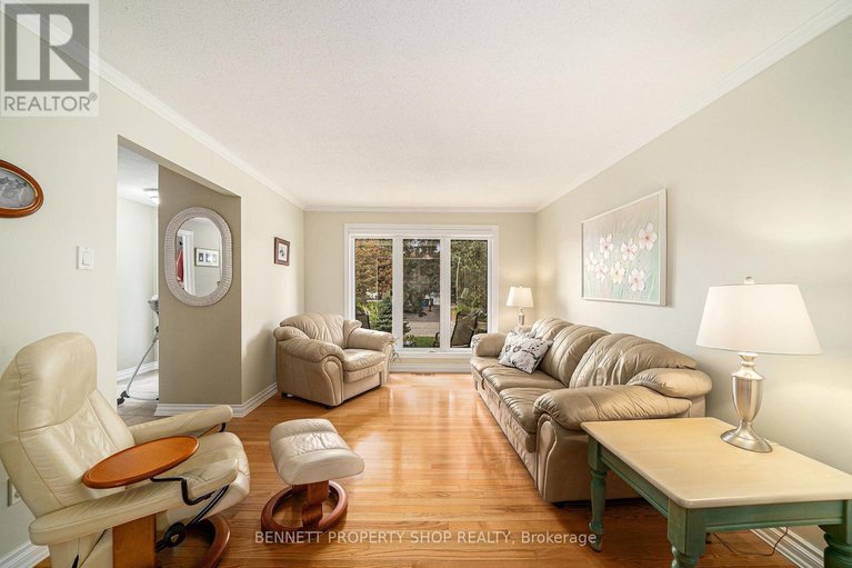 28315762/437-rougemount-crescent/fallingbrookgardenway-south/ottawa/ontario/K4A2Z1_4