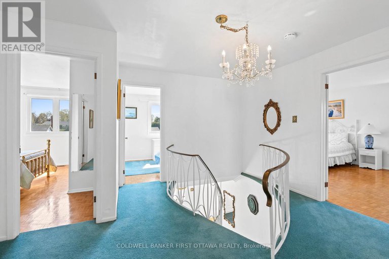 28315563/16-denewood-crescent/pineglencountry-place/ottawa/ontario/K2E7G5_30