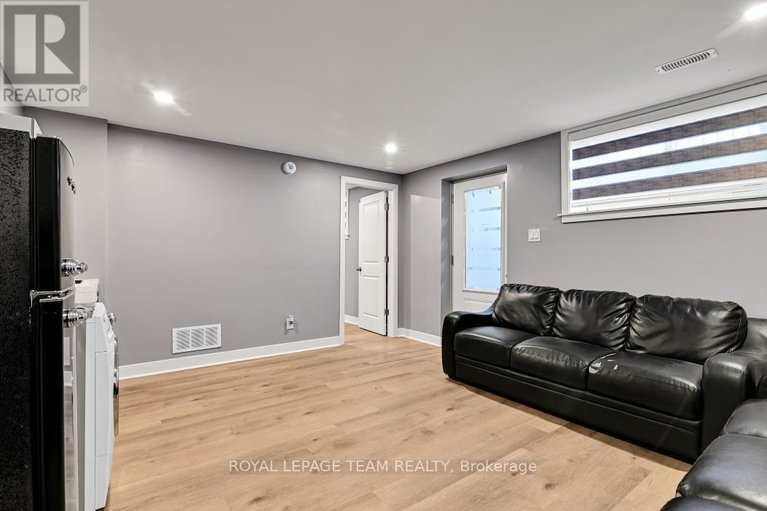 29469522/912-duxbury-lane/riverside-southgloucester-glen/ottawa/ontario/K4M0M2_30