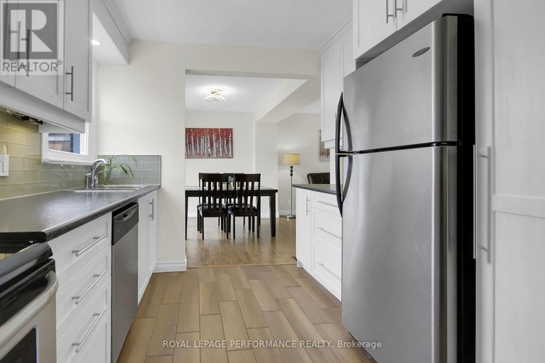 28622582/786-cummings-avenue/castle-heightsrideau-high/ottawa/ontario/K1K2L2_17