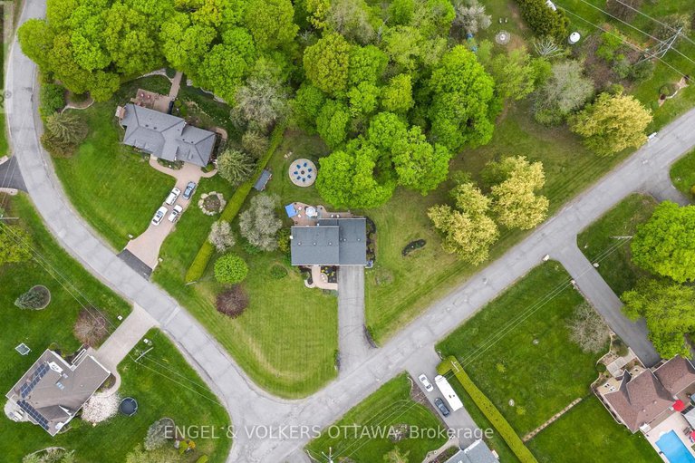 28604093/935-fieldown-street/cumberland-ridge/ottawa/ontario/K4C1B9_42