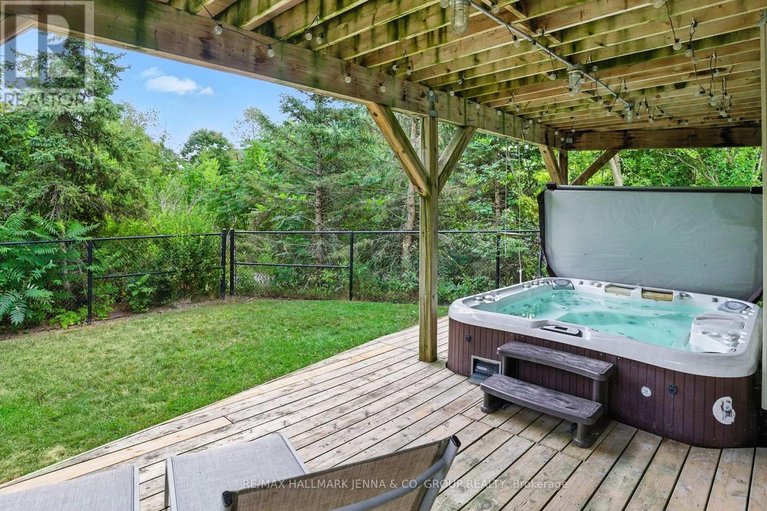 29514784/2649-fallingwater-circle/half-moon-bay/ottawa/ontario/K2J0R6_36