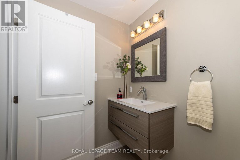 28836024/204-ancaster-avenue/woodroffe/ottawa/ontario/K2B5B3_28
