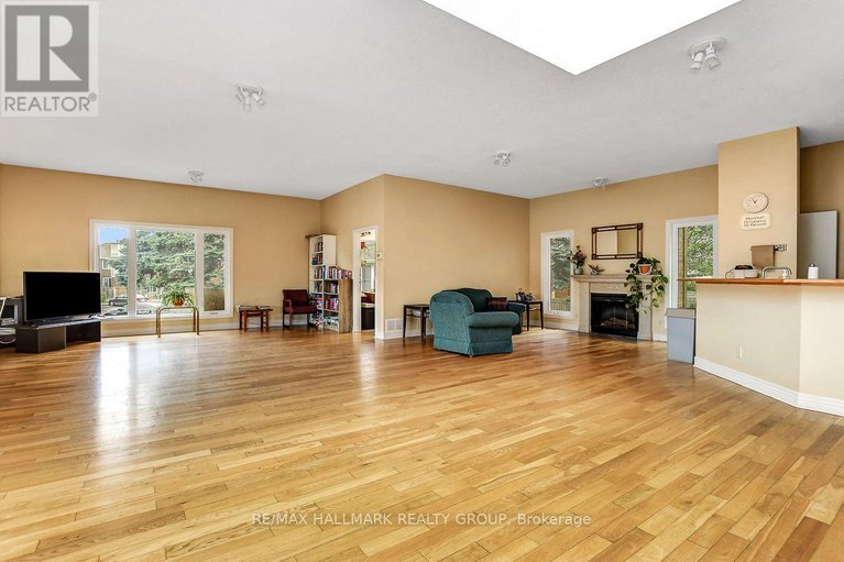 28852310/207-1750-marsala-crescent/fallingbrookpineridge/ottawa/ontario/K4A2G5_37