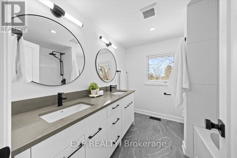 29377335/41-qualicum-street/bruce-farmgraham-parkqualicumbellands/ottawa/ontario/K2H7H3_28