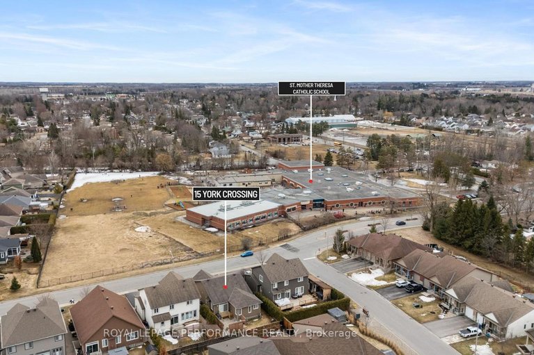 29552733/15-york-crossing-crossing/village-of-russell/russell/ontario/K4R0C4_39