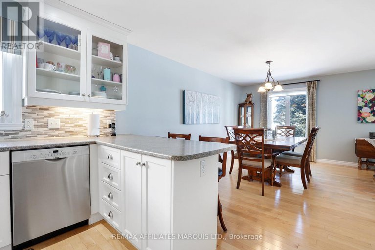 29363009/6-head-street/lancaster/south-glengarry/ontario/K0C1N0_14