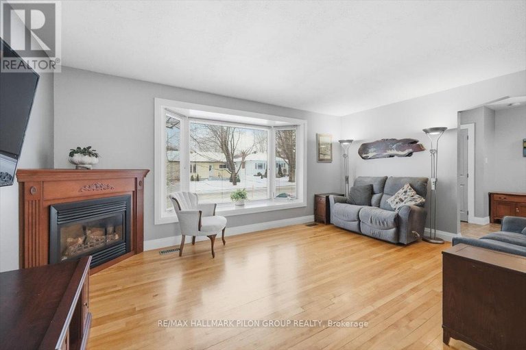 29524232/962-weston-drive/elmvale-acresurbandale/ottawa/ontario/K1G1X2_3