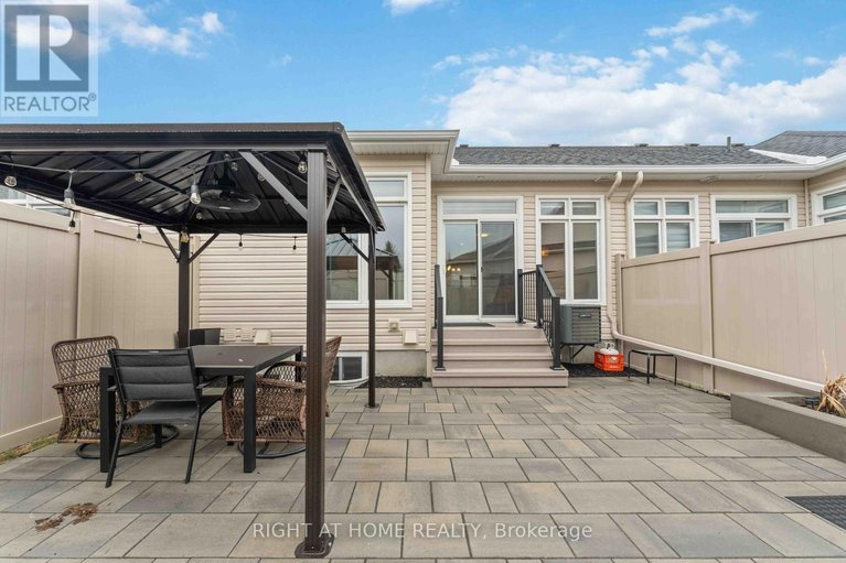 29615586/14-kayenta-street/remainder-of-stittsville-area/ottawa/ontario/K2S2K8_28
