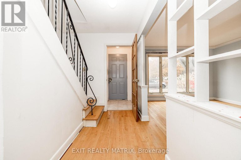 29077893/426-apple-tree-lane/viscount-alexander-park/ottawa/ontario/K1K2R6_6