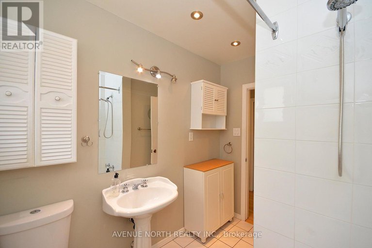 28262134/866-claude-street/castle-heightsrideau-high/ottawa/ontario/K1K2S6_19