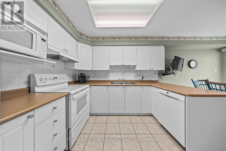 28777669/1639-trenholm-lane/fallingbrookpineridge/ottawa/ontario/K4A4B4_11