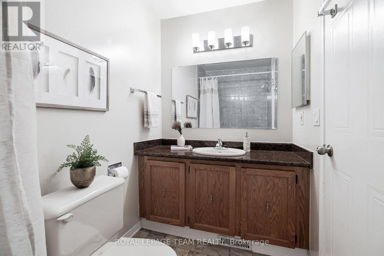 28596547/1473-bryson-lane/sawmill-creektimbermill/ottawa/ontario/K1T2T7_30