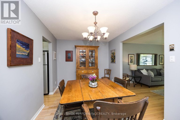 28471884/49-reaney-court/beaverbrook/ottawa/ontario/K2K1W7_14