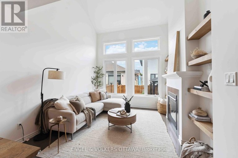 28594229/741-morningstar-way/mer-bleuebradley-estatesanderson-park/ottawa/ontario/K1W0G6_14