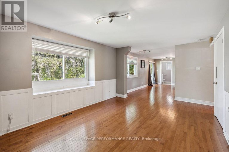 29074495/2045-deerhurst-court/beacon-hill-north/ottawa/ontario/K1J8H2_26