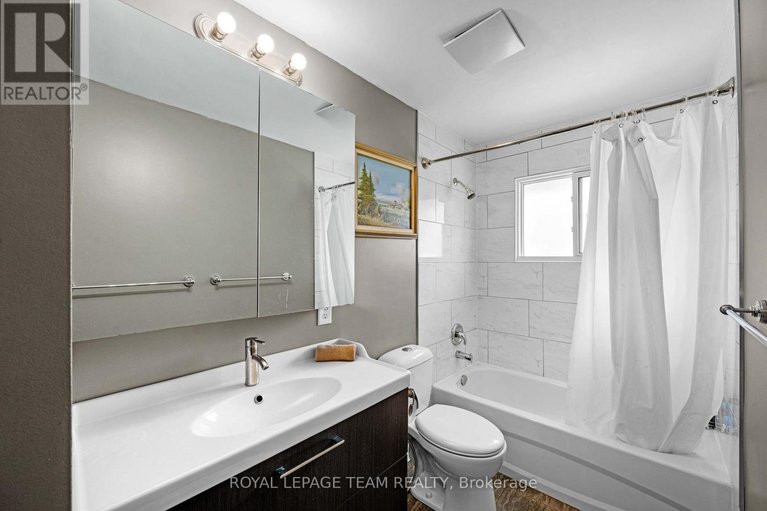 29660609/50-hilliard-avenue/city-viewskylinefisher-heightsparkwood-hills/ottawa/ontario/K2E6C1_14