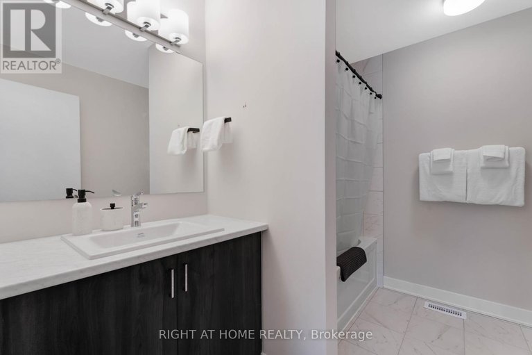 28824525/30-chasing-grove/btwn-franktown-rd-fallowfield-rd/ottawa/ontario/K0A2Z0_26
