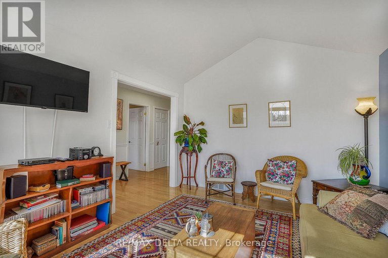 29633176/48-stephens-street/vankleek-hill/champlain/ontario/K0B1R0_8