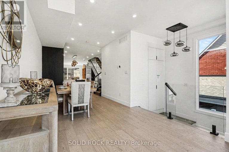 29669926/826-alpine-avenue/queensway-terrace-north/ottawa/ontario/K2B5R6_5