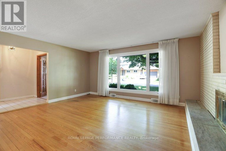 28664290/1388-wesmar-drive/alta-vista/ottawa/ontario/K1H7T5_7
