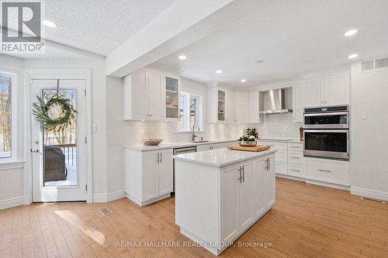 28622759/1390-lough-drive/cumberland-estates/ottawa/ontario/K4C1A9_6