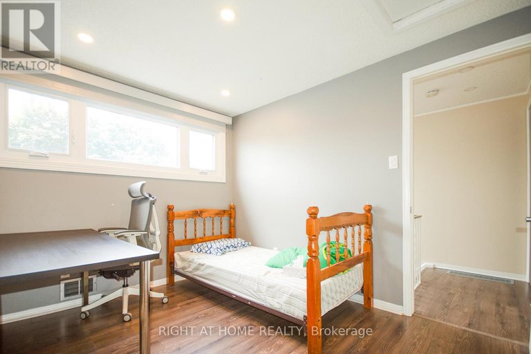 28595701/35-tybalt-crescent/westcliffe-estates/ottawa/ontario/K2H8J6_13