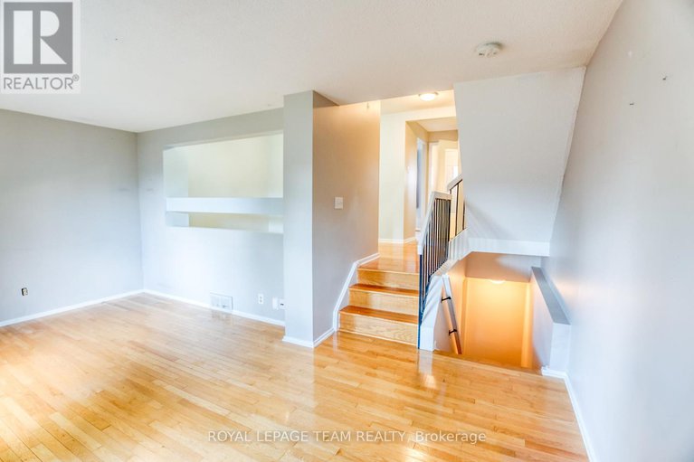 28595123/1094-grenoble-crescent/orleans-wood/ottawa/ontario/K1C2C6_13