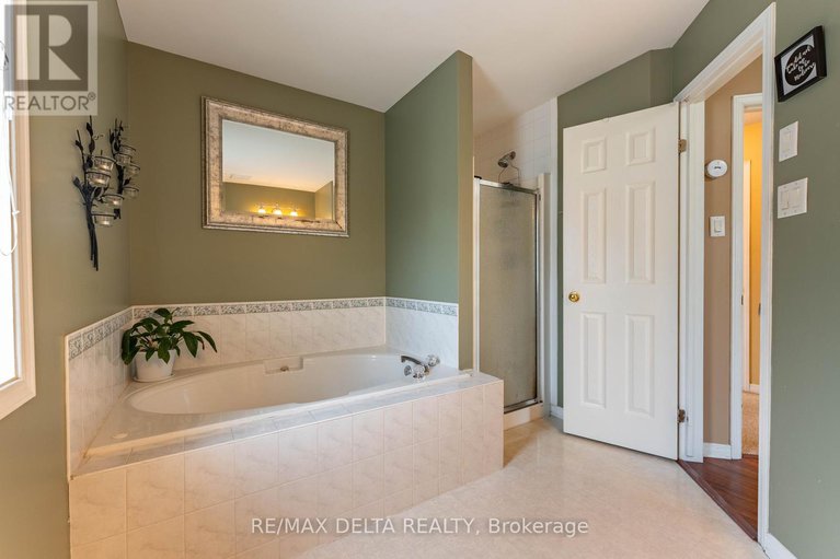 28540257/1610-duplante-avenue/fallingbrookpineridge/ottawa/ontario/K4A4A2_24