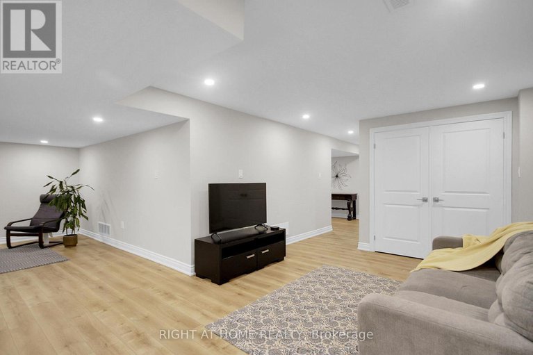 28597120/42-conch-way/mahogany-community/ottawa/ontario/K4M0M4_9