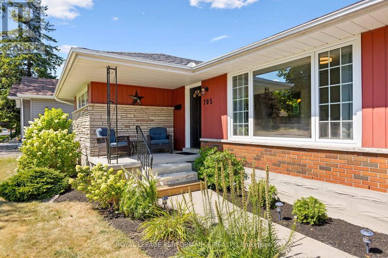 28772840/705-pleasant-park-road/elmvale-acres/ottawa/ontario/K1G1Y3_2