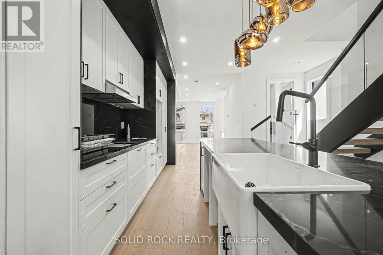 29669928/828-alpine-avenue/queensway-terrace-north/ottawa/ontario/K2B5R6_8